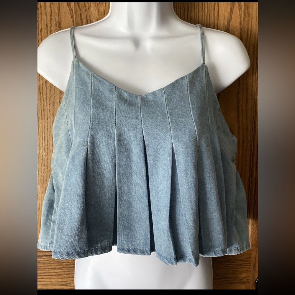 NWT Klesis Light Wash Pleated Denim Camisole Crop Top. Size Medium. Adj Straps